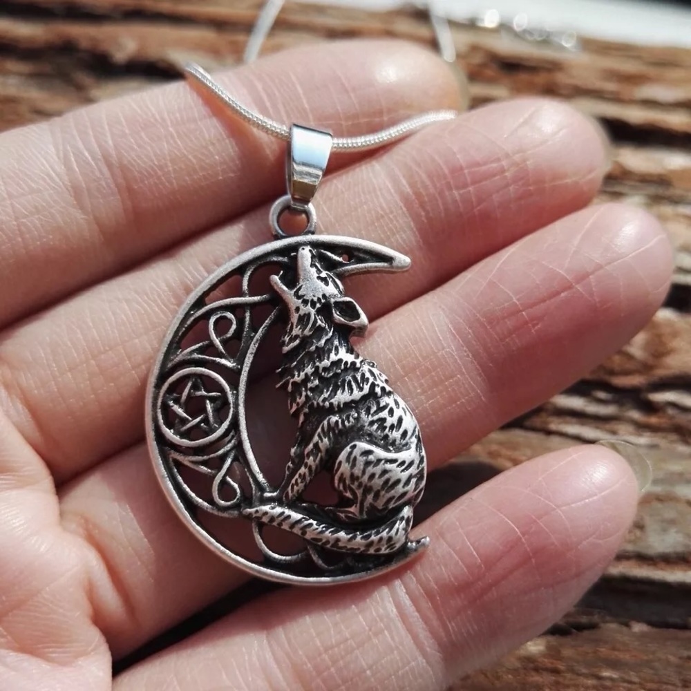 New Magic Wolf Moon Silver Boho Pendant Necklace